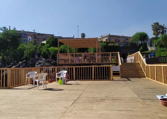 Bed and Breakfast Nero Basalto Azzurro Mare Aci Castello