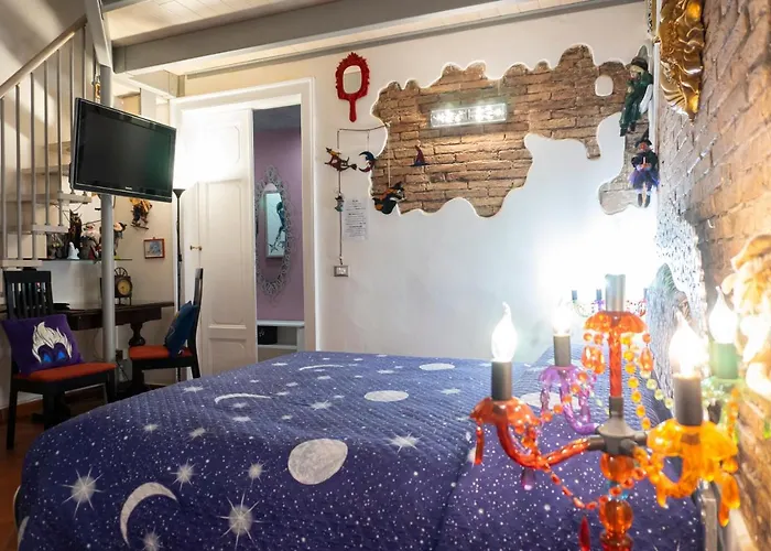 LE STREGHE rooms e art,centralissimo con garage su richiesta Livorno