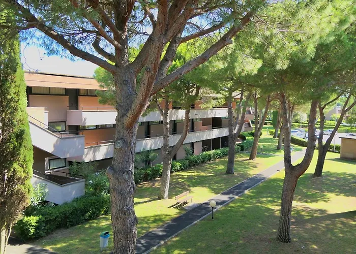 Isa-Apartment 4 Beds With Private Outdoor Space In Residence With Swimming-Pool In Marina Di Bibbona, Only 300 Meters From The Sea