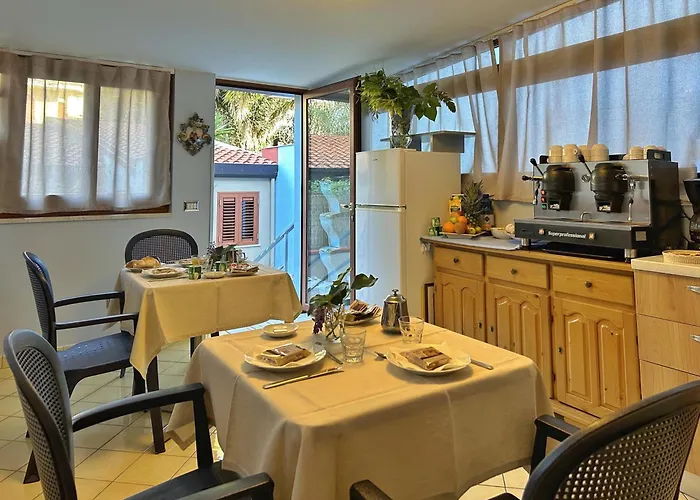 Bed and Breakfast La Piazzetta Giardini Naxos