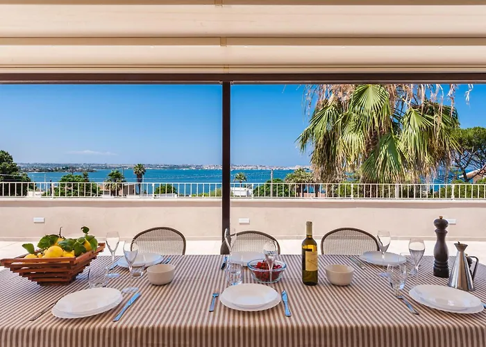 3E B&B - Sea & Ortigia View - Whirlpool Roof Terrace Fanusa