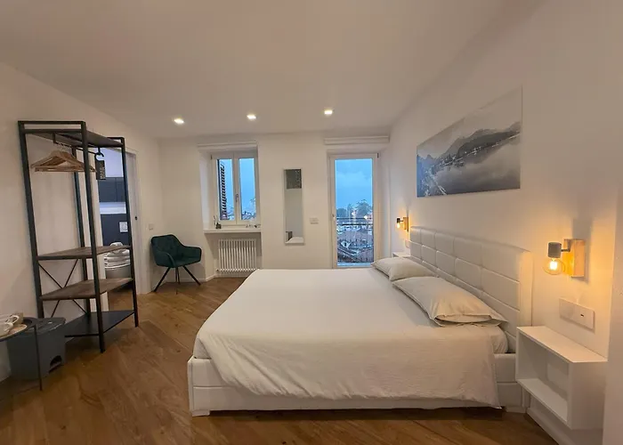 East West Room Arco