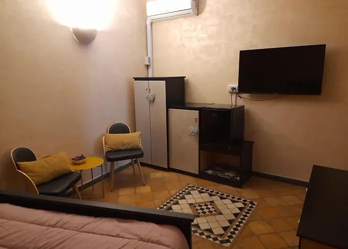 Marieta Rooms Sarzana