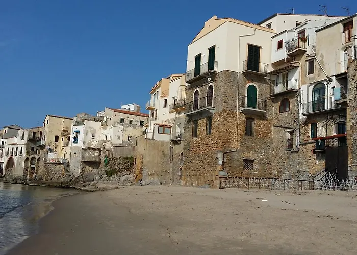 Balcone sulla spiaggia Cefalù