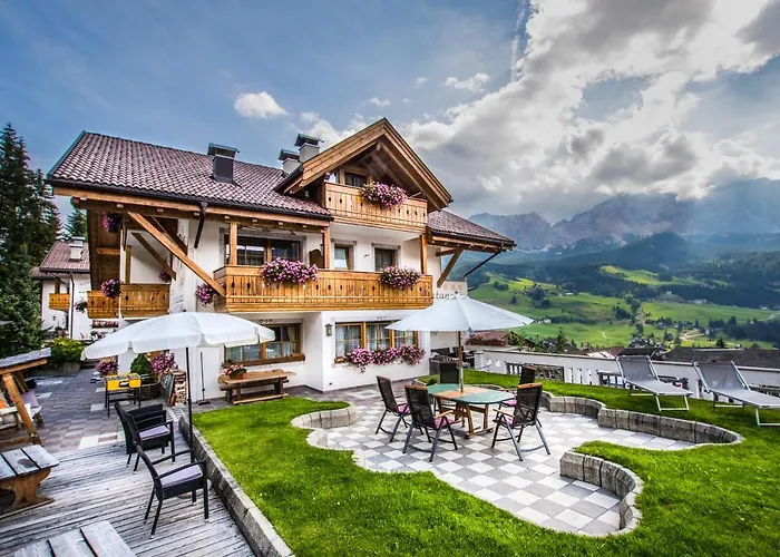 Hotel Ciasa Montanara La Villa 